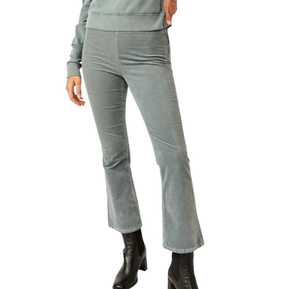 NWT Free People In My Feelings Velvet Crop‎ Slim Flare Pants in Steel Sea. Large